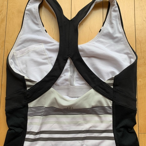 EUC 🍋 Lululemon Run Fast Track White Black Tank Top - Picture 3 of 7